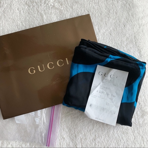NWT Authentic Gucci Polka Dots Silk Square Scarf - Picture 3 of 7